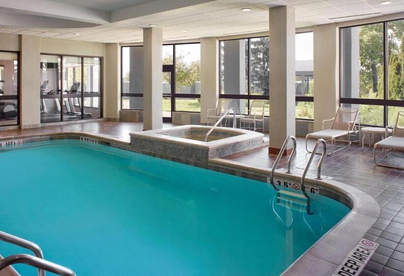 מיטת קינג בסוויטה, Courtyard By Marriott Mississaugaairport Corporate Centre West