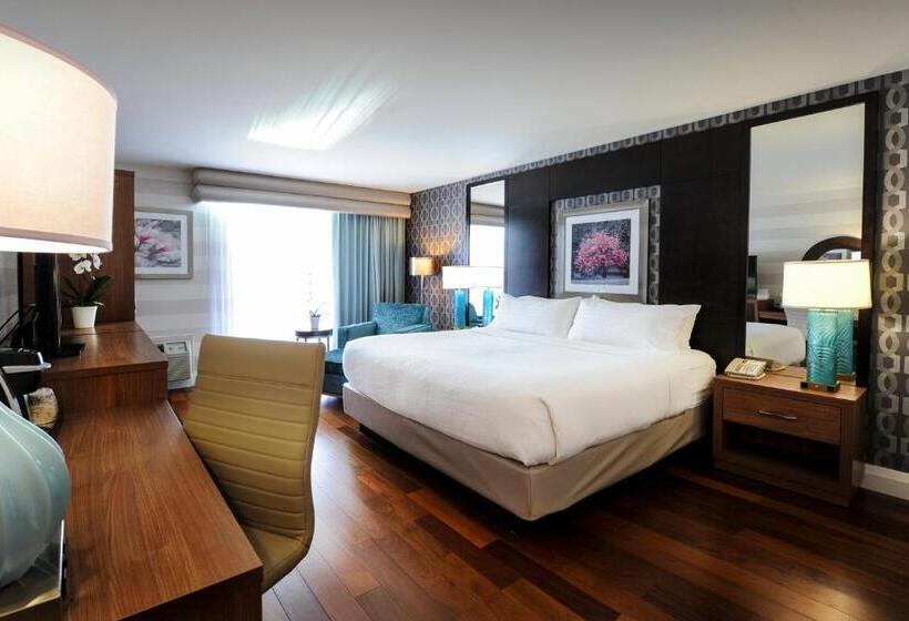 חדר סטנדרט עם מיטת קינג, Holiday Inn Niagara Falls By The Falls, An Ihg