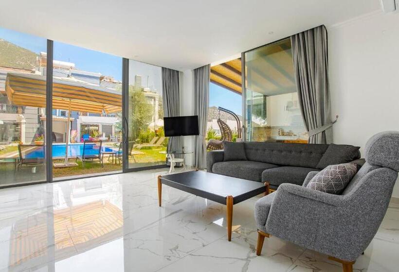 استودیو استاندارد با چشم‌انداز استخر, Nur Suites & Hotels