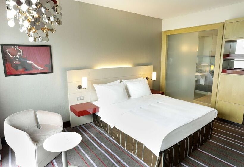 Номер Стандарт, Radisson Blu Media Harbour Hotel, Düsseldorf
