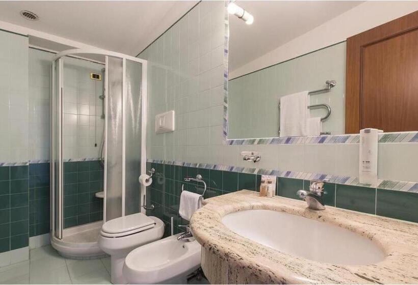 Трехместный Номер Комфорт, Antico Borgo Di Sutri