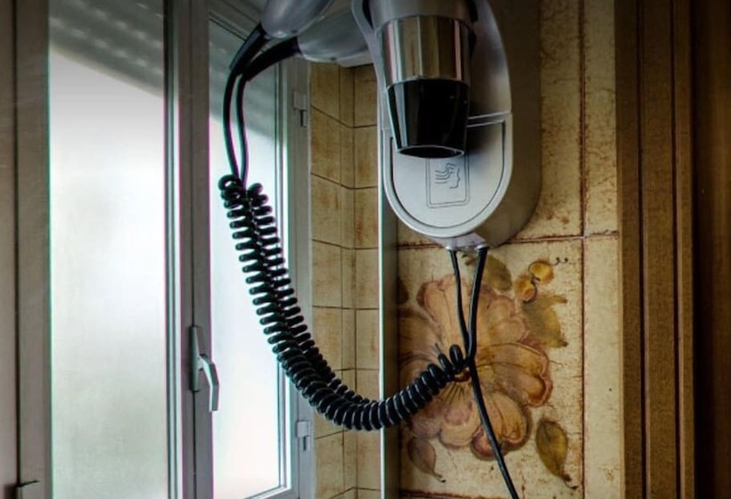 חדר סטנדרט, Art