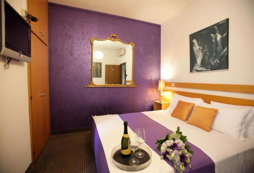 חדר סטנדרט, Art