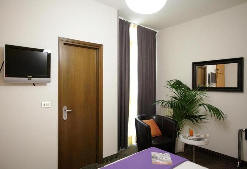 חדר סטנדרט לארבעה, Art