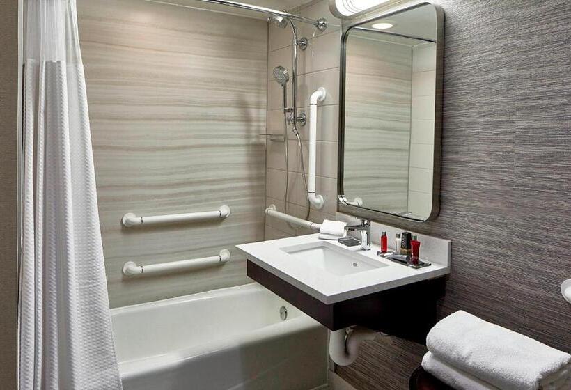חדר סטנדרט עם מיטת קינג, Minneapolis Marriott West