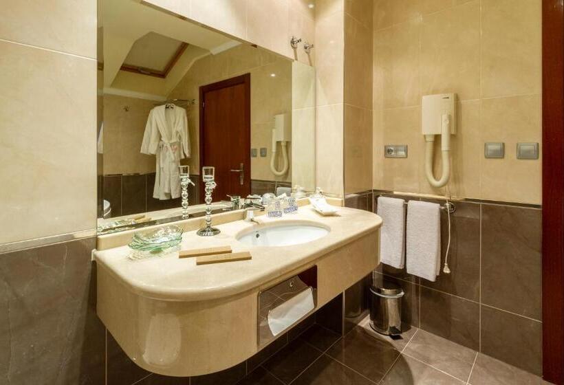 غرفة قياسية مزوَّدة بجاكوزي, Miravalle