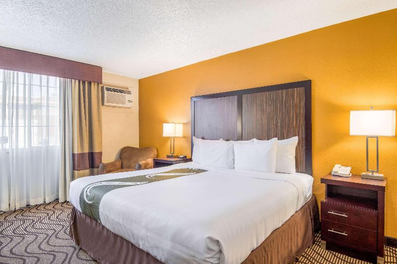 스탠다드 룸 킹사이즈 침대, Quality Inn