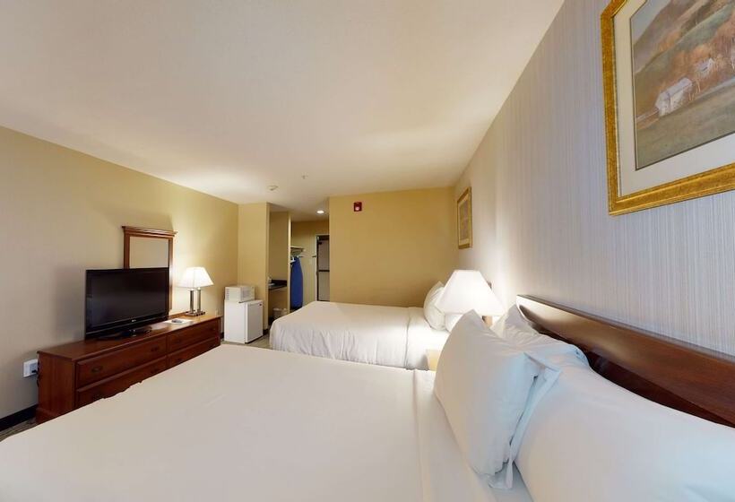 스탠다드 룸 더블 침대 2개, Ramada By Wyndham Strasburg   Shenandoah Valley