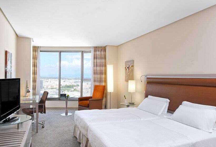 غرفة قياسية متصلة, Meliá Valencia
