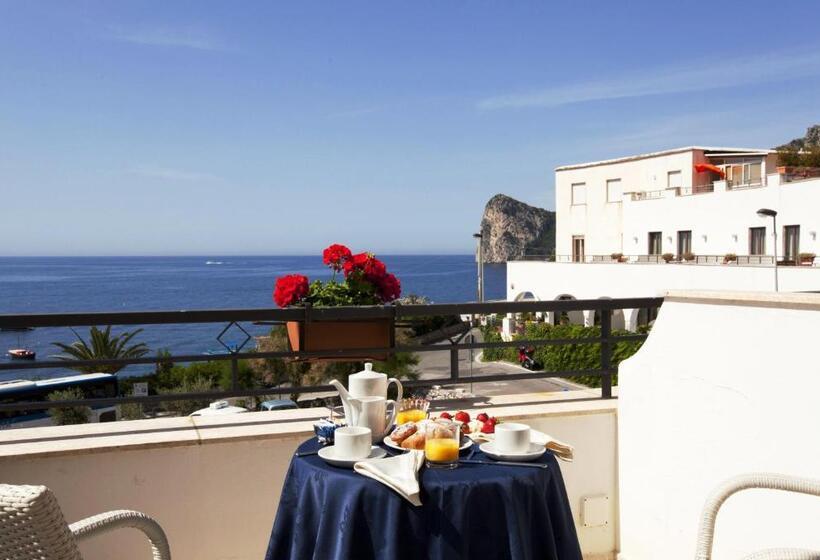 اتاق سوپریور با چشم‌انداز دریا و بالکن, Punta Campanella Resort & Spa