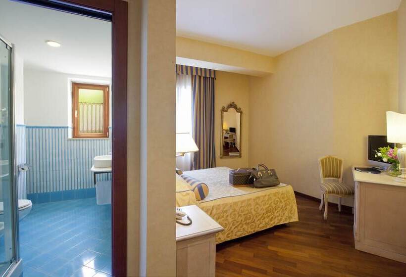 اتاق اکونومی, Punta Campanella Resort & Spa