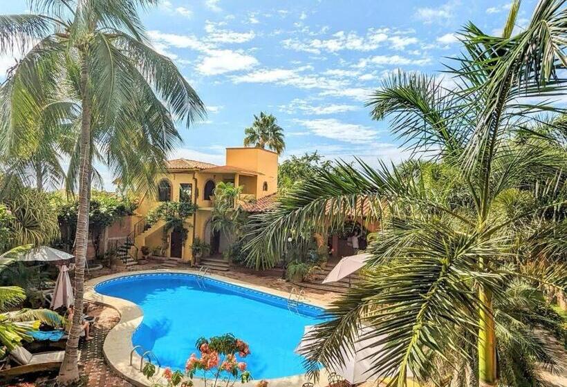 سوییت با چشمانداز دریا, Suites La Hacienda