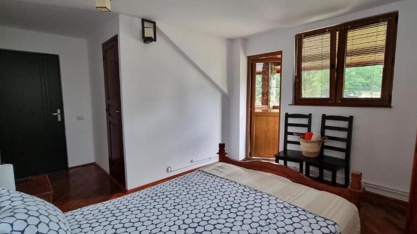 Номер Basic, Casa Bunicului