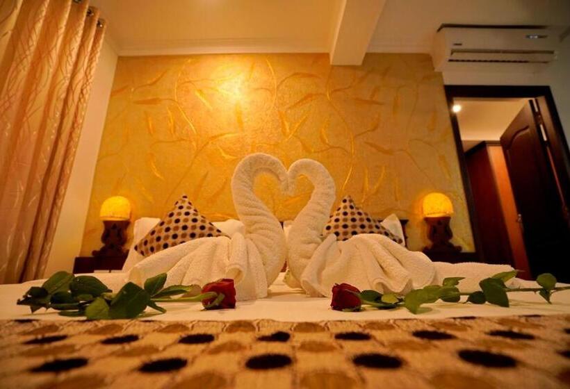 Номер Deluxe, Kallelys Park Inn, Chalakudy ,thrissur