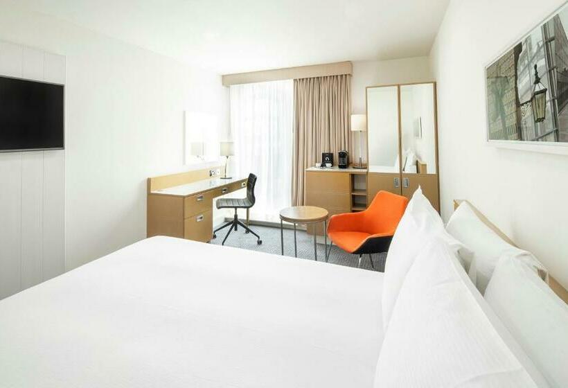 Номер Deluxe, Doubletree By Hilton  Manchester  Piccadilly