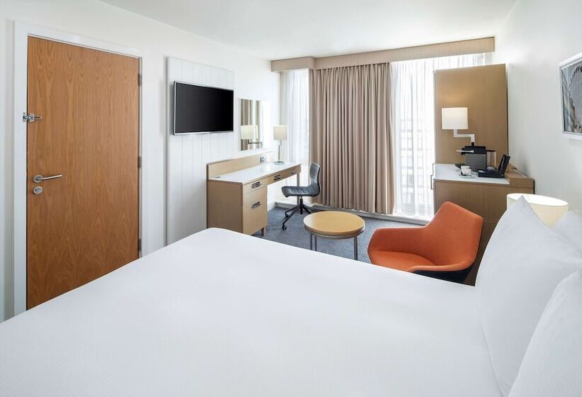 Номер Deluxe, Doubletree By Hilton  Manchester  Piccadilly