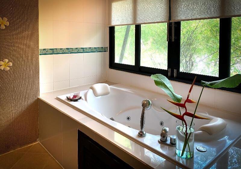 اتاق استاندارد با چشم‌انداز باغ, Sand Sea Beach Resort