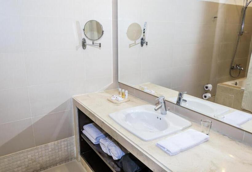 Номер Deluxe, Madisson Inn Luxury By Geh Suites