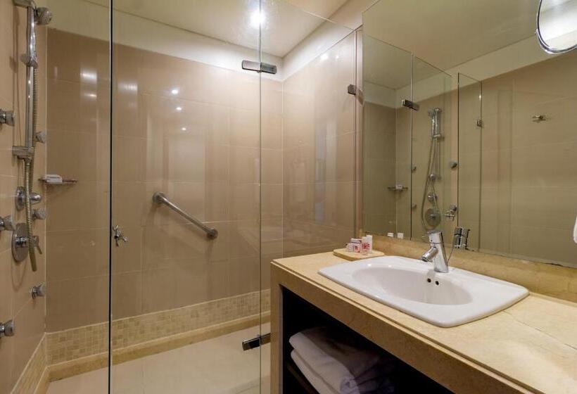 Номер Superior с Террасой, Madisson Inn Luxury By Geh Suites