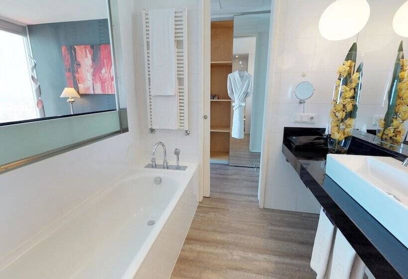 Habitación Premium Vista al Mar., Melia Barcelona Sky 4 Sup