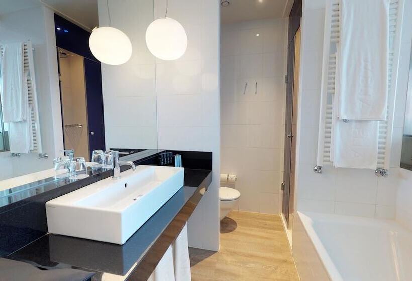 Family Connecting Room, Melia Barcelona Sky 4 Sup