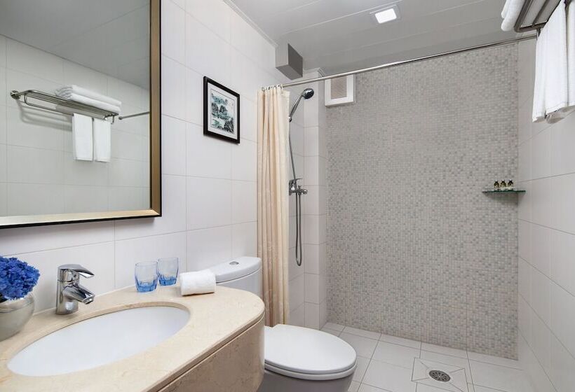 Апартаменты Deluxe 3 Спальни, Springdale Serviced Residence