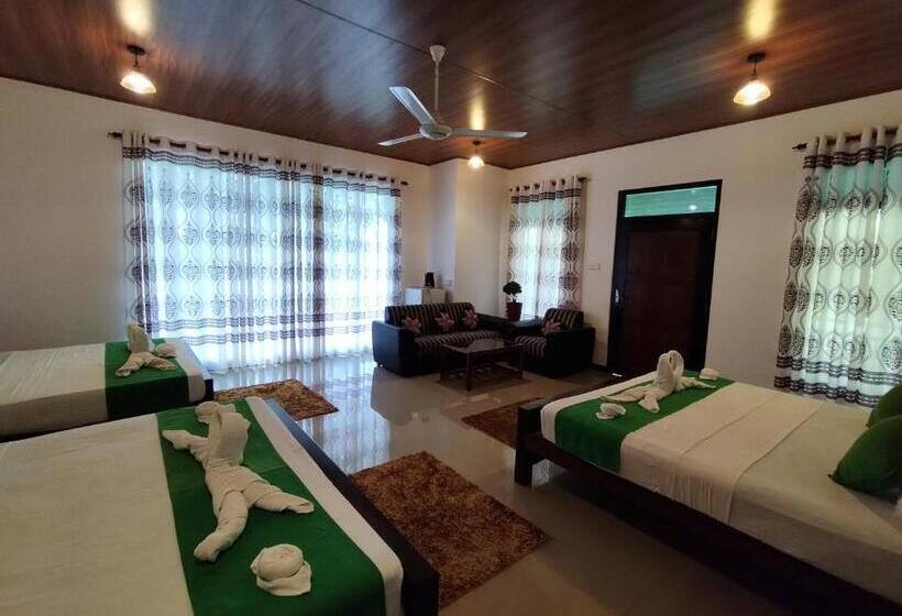 اتاق لوکس خانوادگی, Village Mango Resort Yala