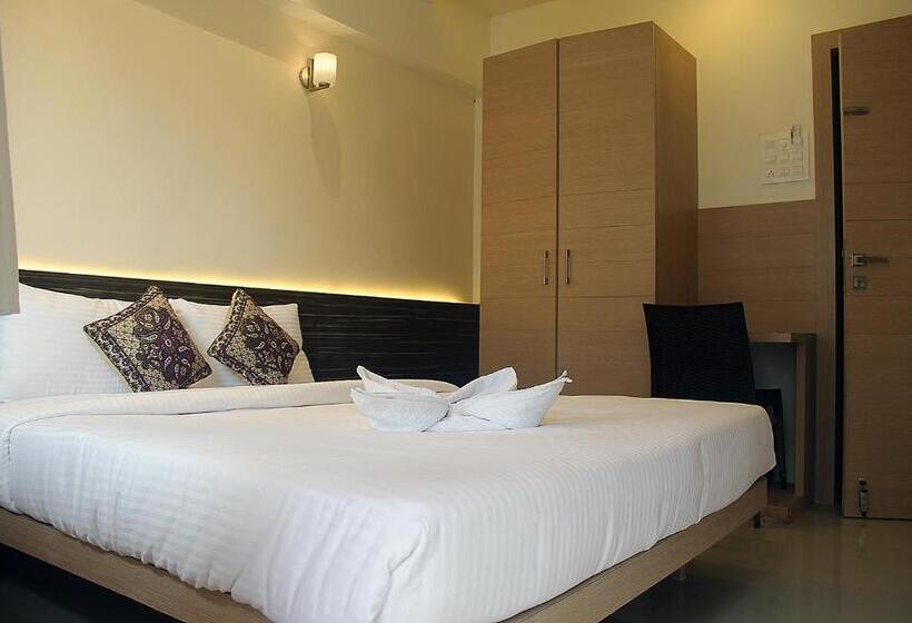 Номер Deluxe, Saiprasad Executive Solapur