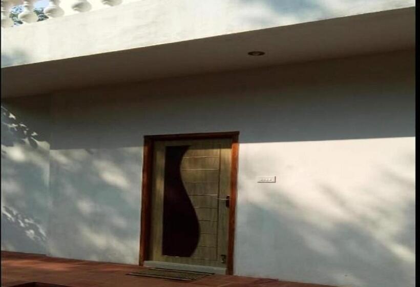 اتاق لوکس, Aashikha Farm House