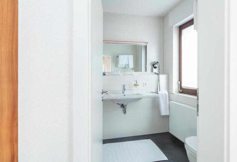 Номер Deluxe, Krone Straßdorf