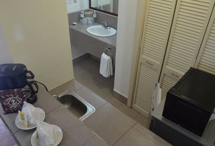 سوییت جونیور, Hafersons Inn Hotel & Suites