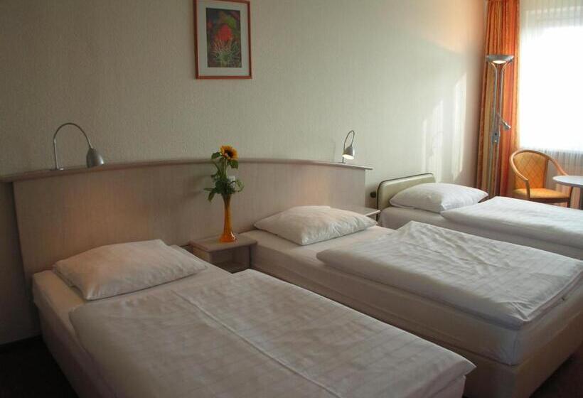 标准三人间, Panorama Inn