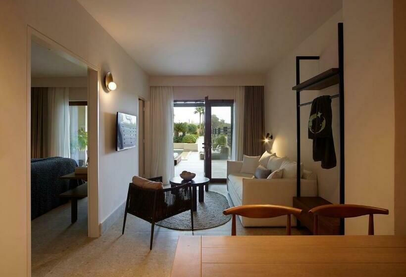 套房配有游泳池, Asterion Suites & Spa   Designed For Adults