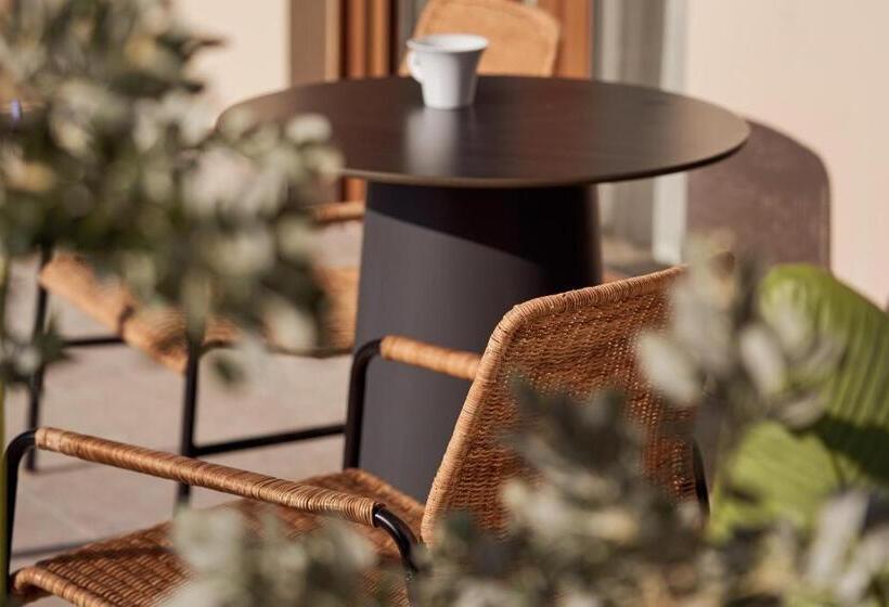 Люкс Вид на Сад, Asterion Suites & Spa   Designed For Adults