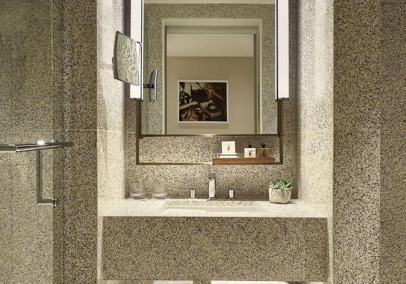 غرفة قياسية سرير كينج, Thompson Hollywood, By Hyatt