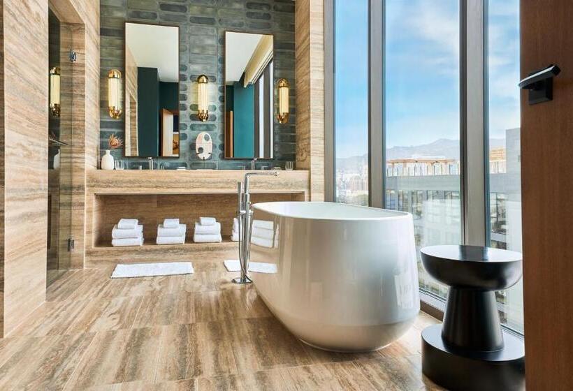 جناح, Thompson Hollywood, By Hyatt