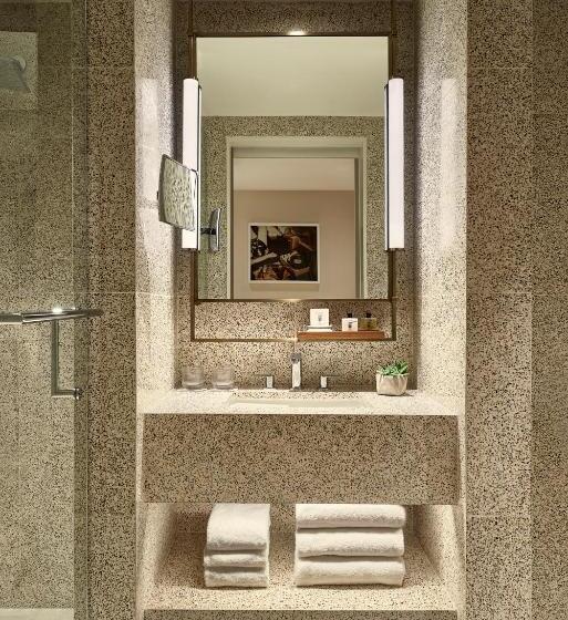 غرفة قياسية سرير كينج, Thompson Hollywood, By Hyatt