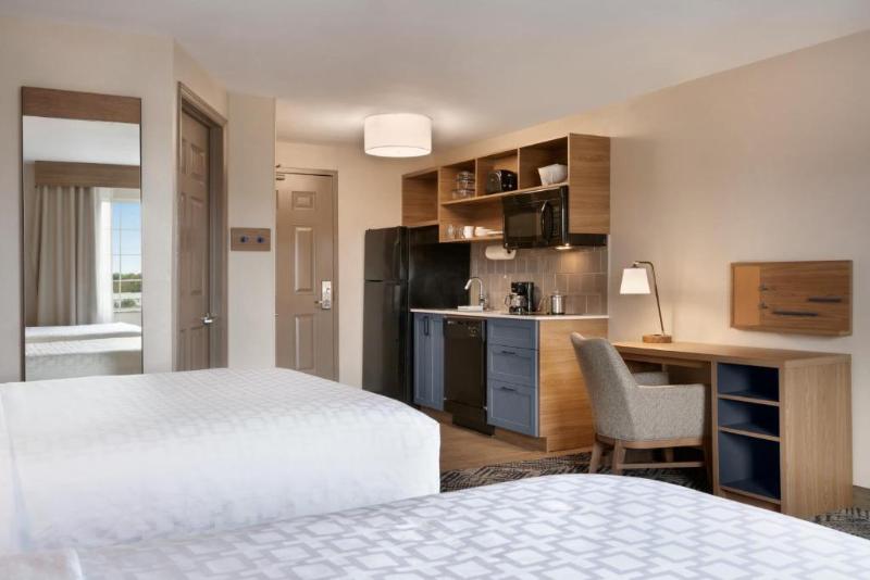 带四张床的标准工作室, Candlewood Suites   Asheville Downtown, An Ihg