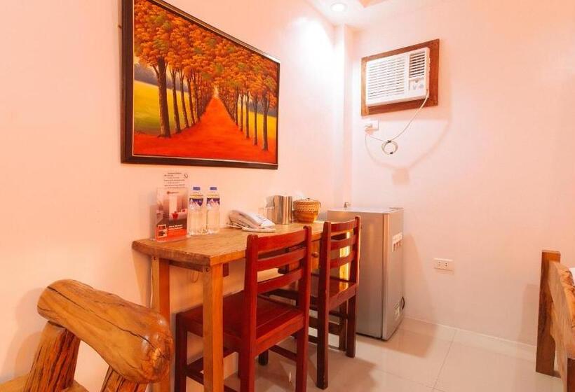 Семейный Номер Deluxe, Reddoorz Plus @ Jollydays Hotel Nueva Ecija