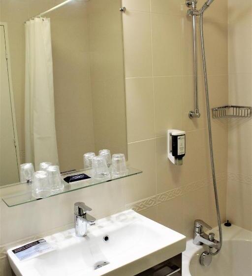 اتاق لوکس, Brit Hotel Quimper Nord