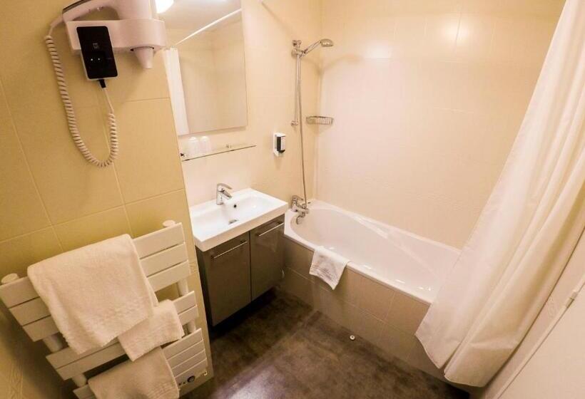 اتاق خانوادگی, Brit Hotel Quimper Nord