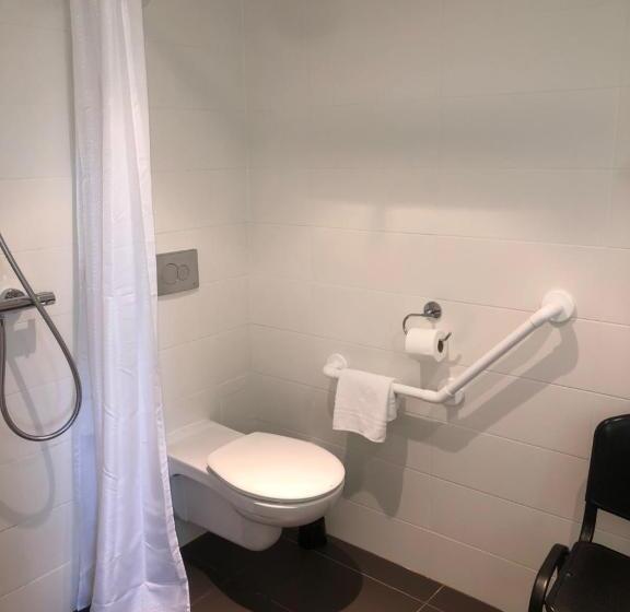 اتاق سوپریور چهار تخته, Brit Hotel Quimper Nord