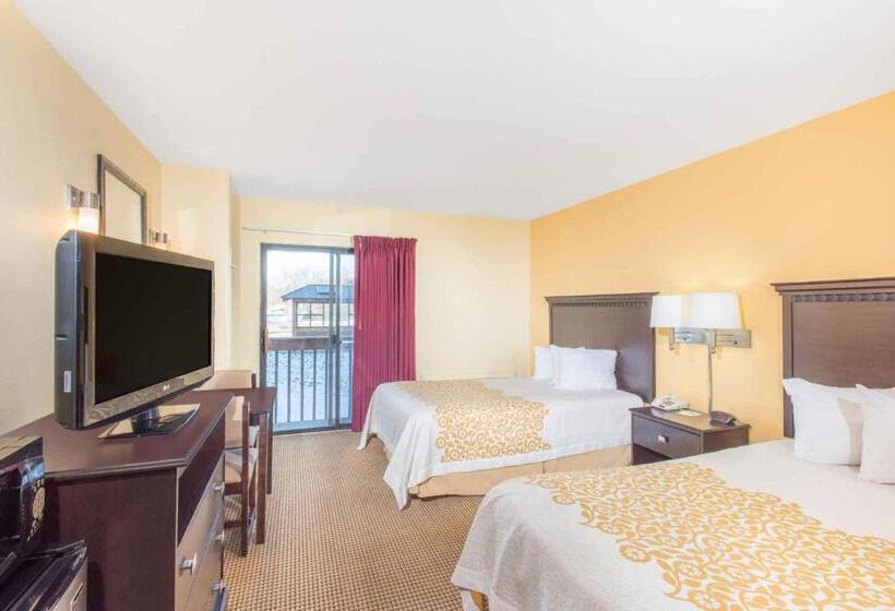 Номер Стандарт 2 Двуспальные Кровати, Days Inn By Wyndham Colchester Burlington