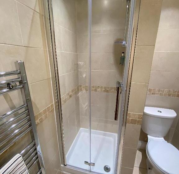 패밀리 룸, Butterchurn Guest House