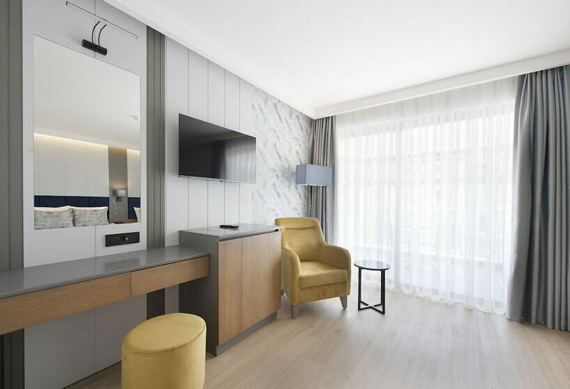 Номер Стандарт Трехместный, Sealife Kemer Resort Hotel   All Inclusive
