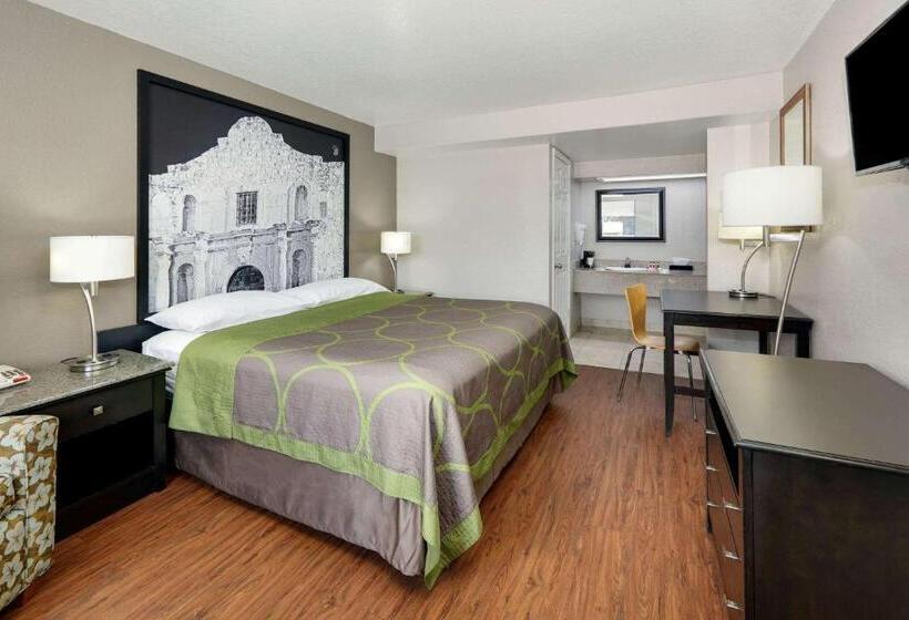 Номер Стандарт Кровать Кинг Адаптированный для Инвалидов, Super 8 By Wyndham San Antonio Pearl District / Downtown