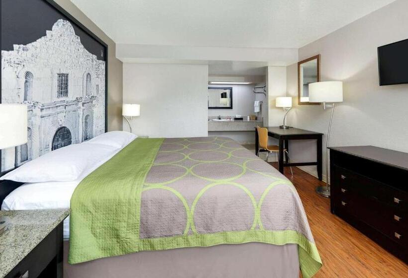 Номер Deluxe Кровать Кинг, Super 8 By Wyndham San Antonio Pearl District / Downtown