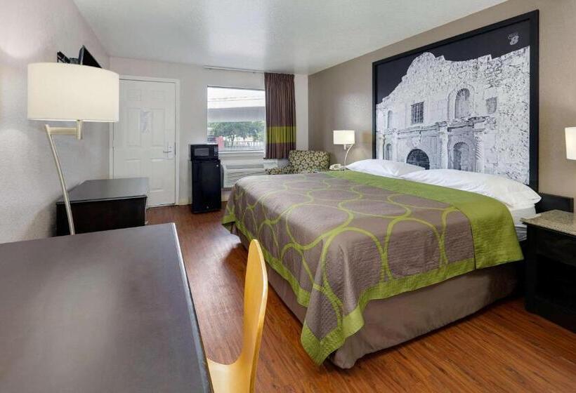 Стандартный Номер Кровать Кинг, Super 8 By Wyndham San Antonio Pearl District / Downtown