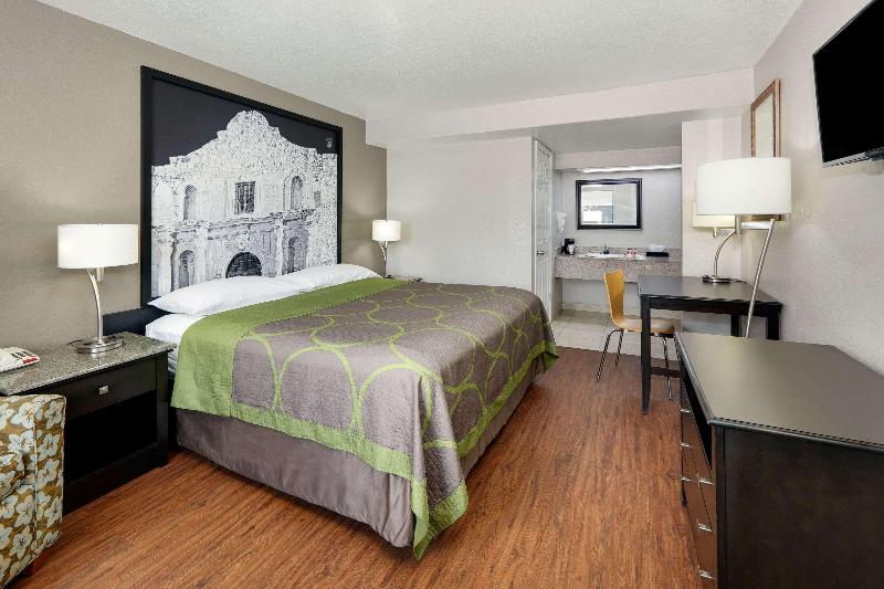 Номер Deluxe Кровать Кинг, Super 8 By Wyndham San Antonio Pearl District / Downtown