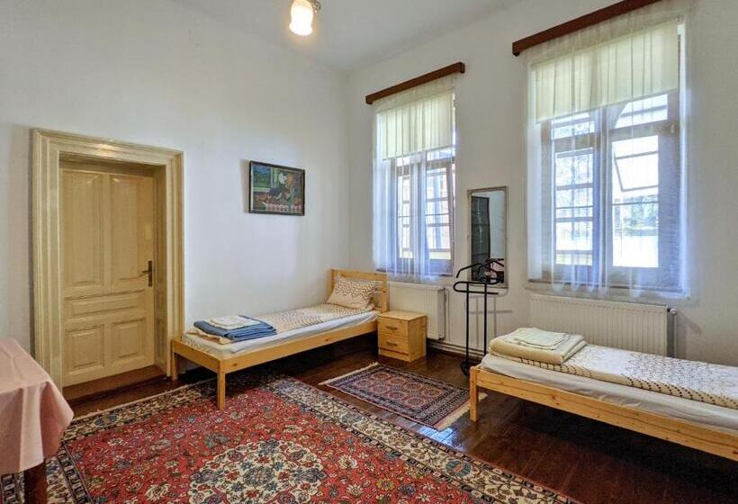 Трехместный Номер Стандарт Совместная Ванная, Gästehaus Honigberg Next To The Fortified Church Of Harman